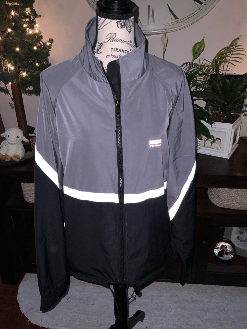 Running Room Jacket Sz L Unisex